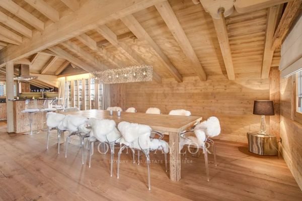 Dining room Wooden floor