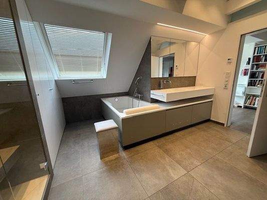 Badewanne & Waschtisch