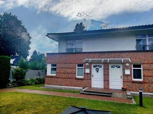 Vorderseite hinten links Lerchenberg  HH Volksdorf