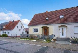 Vorderansicht des Hauses