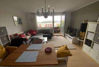 Wohnzimmer mit Zugang zur Loggioa