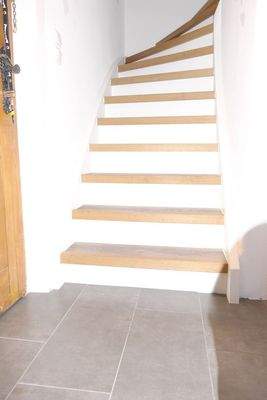 02-Flur+Treppenaufgang zum OG