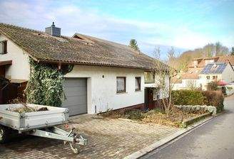 Garage und Stellplatz