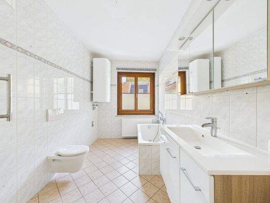 CAM04191G0-PR0066-STILL011