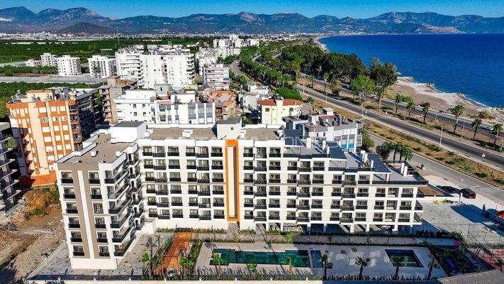 Beachfront Flats with Resort-Style Amenities in Antalya Finike