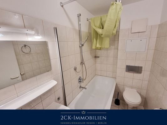 Badezimmer mit Badewanne