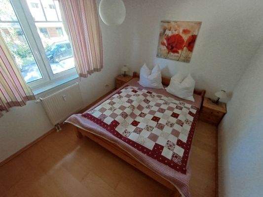 Zimmer straßenseitig