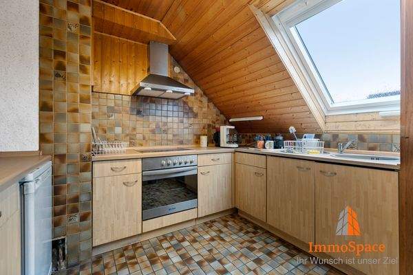 Praktische Einbauküche im Obergeschoss