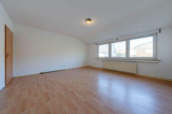 1.OG li. Schlafzimmer 