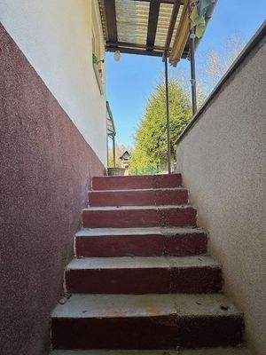 Außentreppe zum Teilkeller