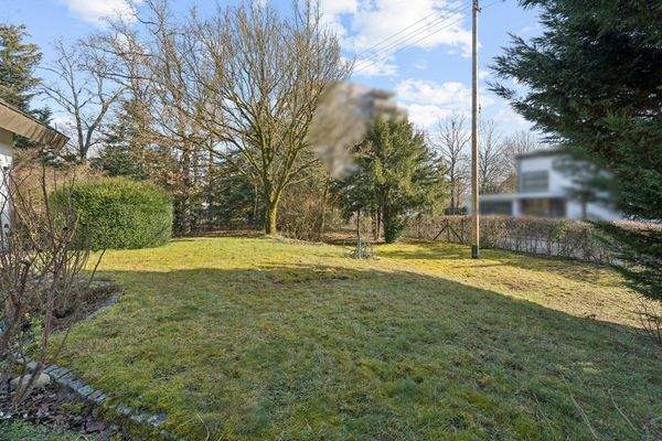 Weitläufige Gartenfläche