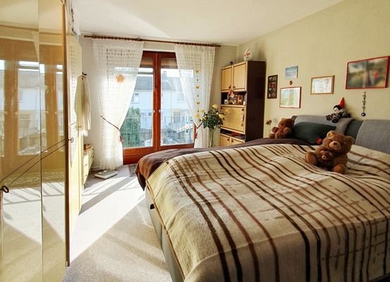 Das schöne, helle Schlafzimmer mit französischem Balkon!