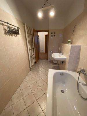 Badblick von der Tür aus.jpg