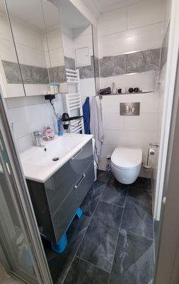 Bad mit Dusche im Untergeschoss