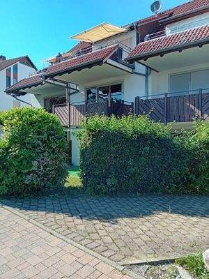 Der linke Balkon gehört zur Wohnung