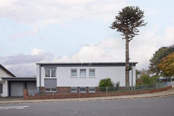 Haus Doppelgaragenansicht