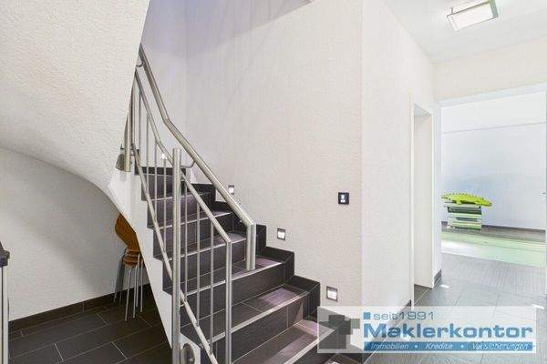 Dielenbereich mit Zugang zum 1. OG und Schwimmbad