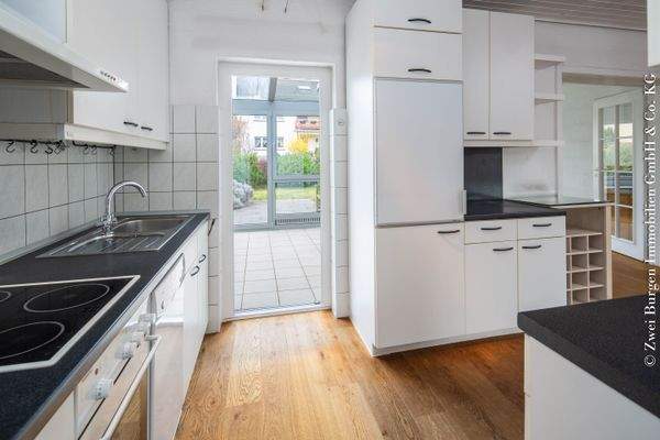 Küche mit Zugang zum Wintergarten