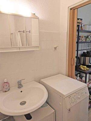 Bad (Waschmaschine inklusive)