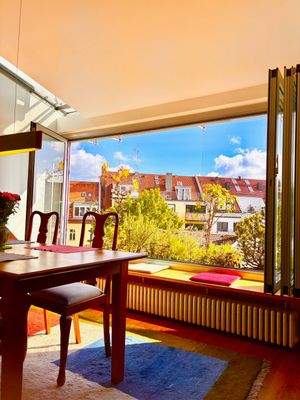 Das Glaselement kann komplett geöffnet werden 