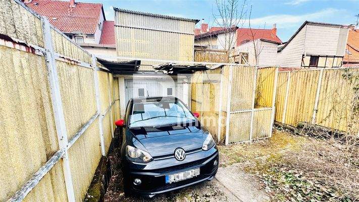 Parkplatz / Zufahrt Garage