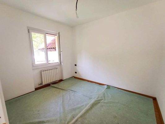 2. Schlafzimmer mit Blick ins Grüne 