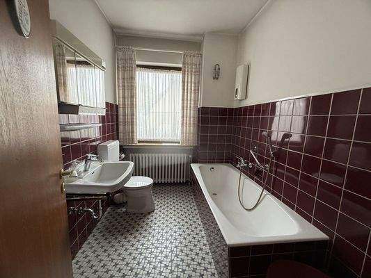 Badezimmer mit Badewanne