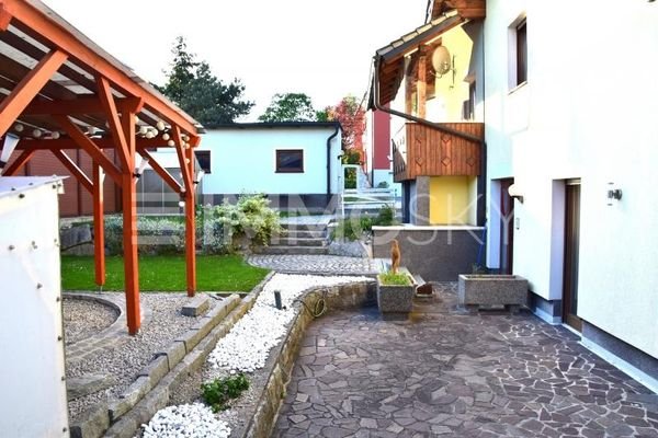 Terrasse und Garten