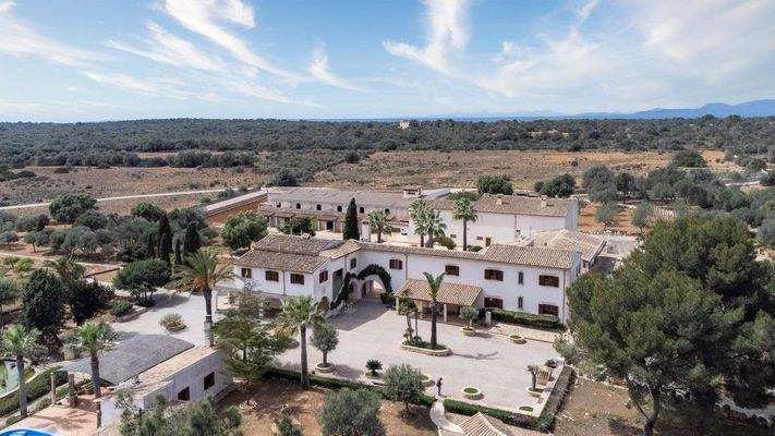 Charmante Finca mit verschiedenen Gebäuden zum Verkauf in Santanyí, Mallorca