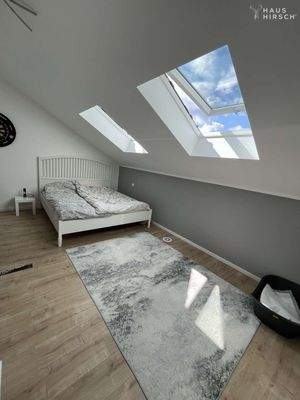 Rechte Seite: Zimmer 2 im OG