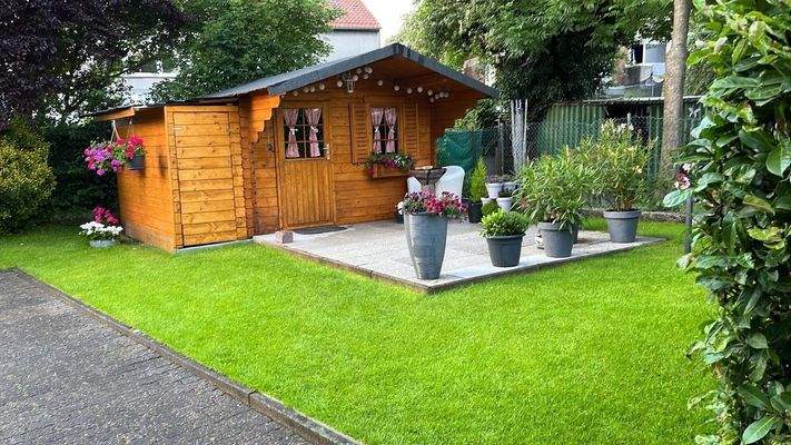 Garten mit Gartenhaus
