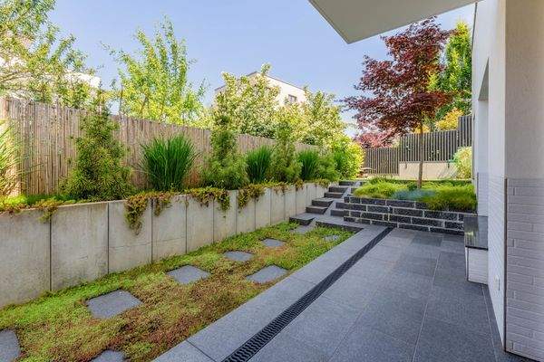 Adjacent terrace with separate entrance to the Sou