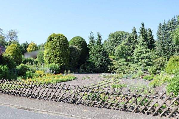 Grundstück links (2)