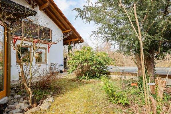 Ansicht und Garten Ostseite