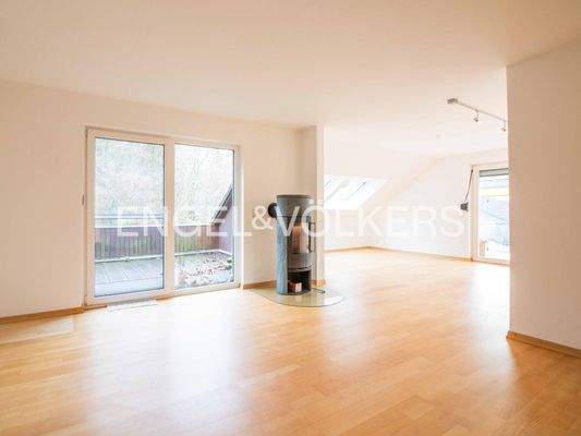 Wohnbereich mit Zugang zur Loggia