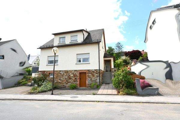 Gepflegtes Anwesen für kleine Familie