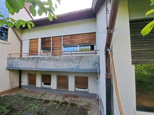 Balkon aus Gartenperspektive