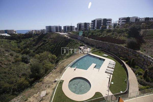 Sea-View Apartment in El Higuerón, Fuengirola with Jacuzzi