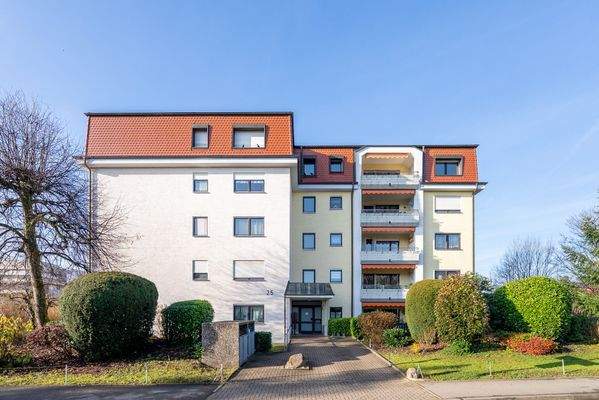 Haus von der Straße aus (4. OG) 