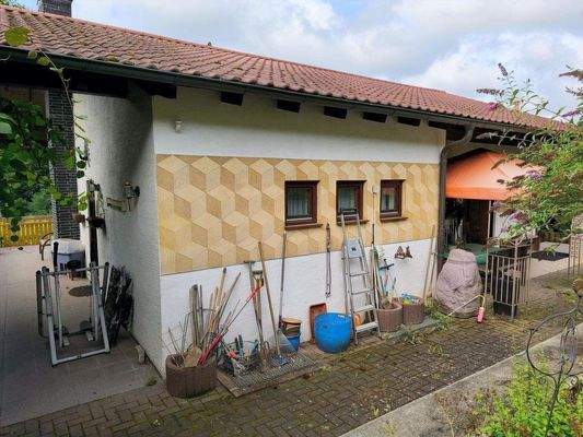Haus mit Terrasse Gartenansicht