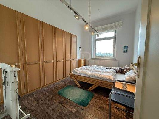 1. OG Schlafzimmer 1