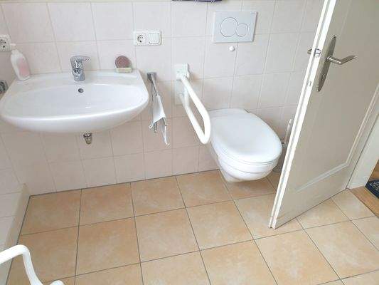 Modernes Duschbad WC Dachgeschoss