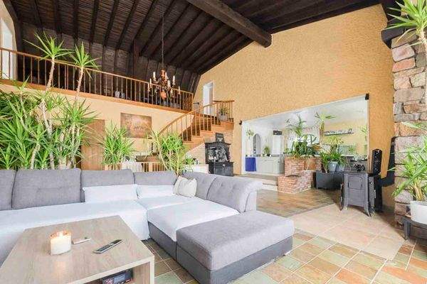 Wohnzimmer mit Galerie