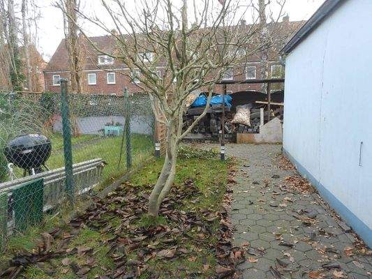 Seitliche Grünfläche.JPG