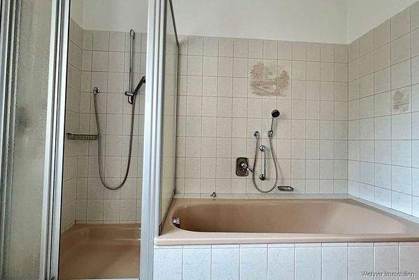 Dusche u. Wanne EG