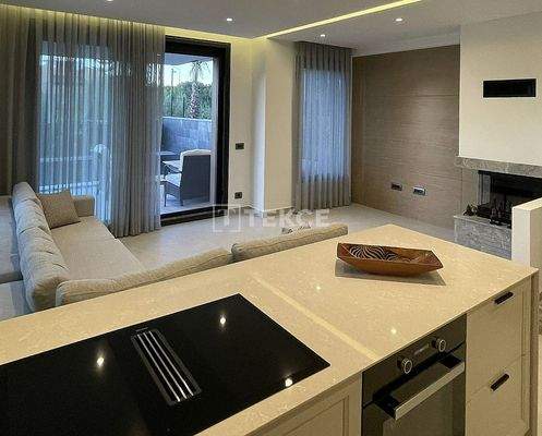 Villa with a Pool Near the Ilıca Beach in İzmir Çeşme