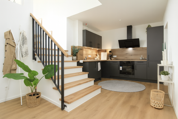 Treppe zum Wohnzimmer und Küche
