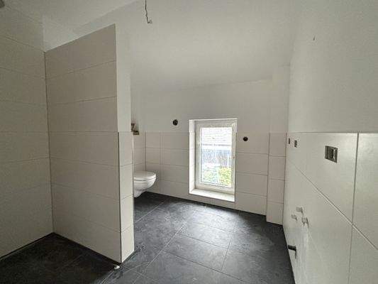 Duschbad mit Waschmaschinenanschluss